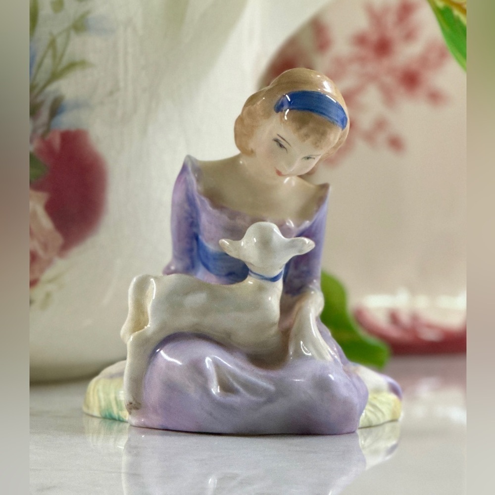 ROYAL DOULTON, HN2048, “MARY HAD A LITTLE LAMB”, 1949-1988. 3 1/2”TALL. - Picture 1 of 10